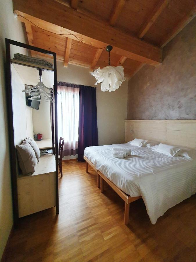 Osteria E Locanda Del Viaggiatore ルッシ エクステリア 写真