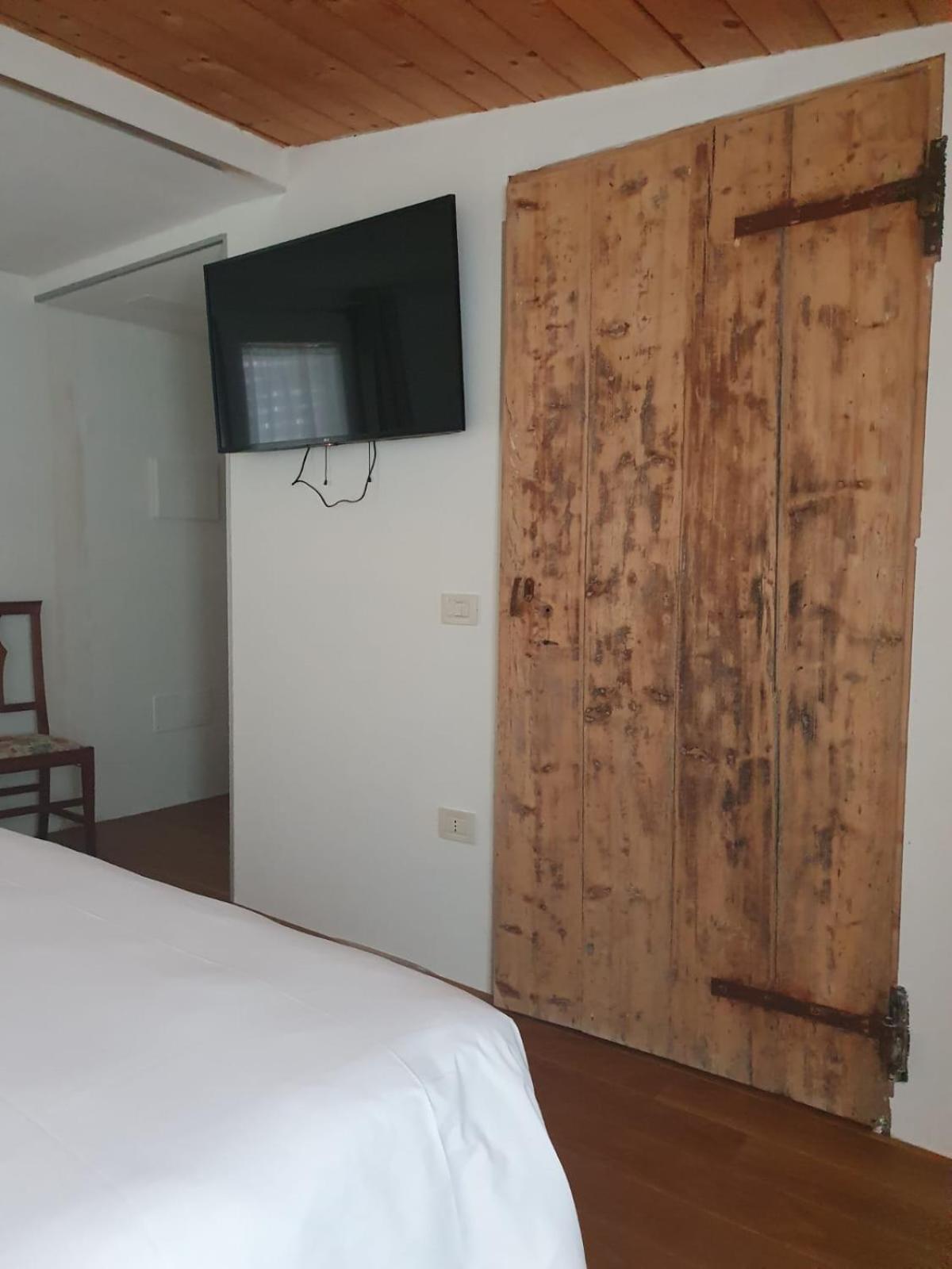 Osteria E Locanda Del Viaggiatore ルッシ エクステリア 写真