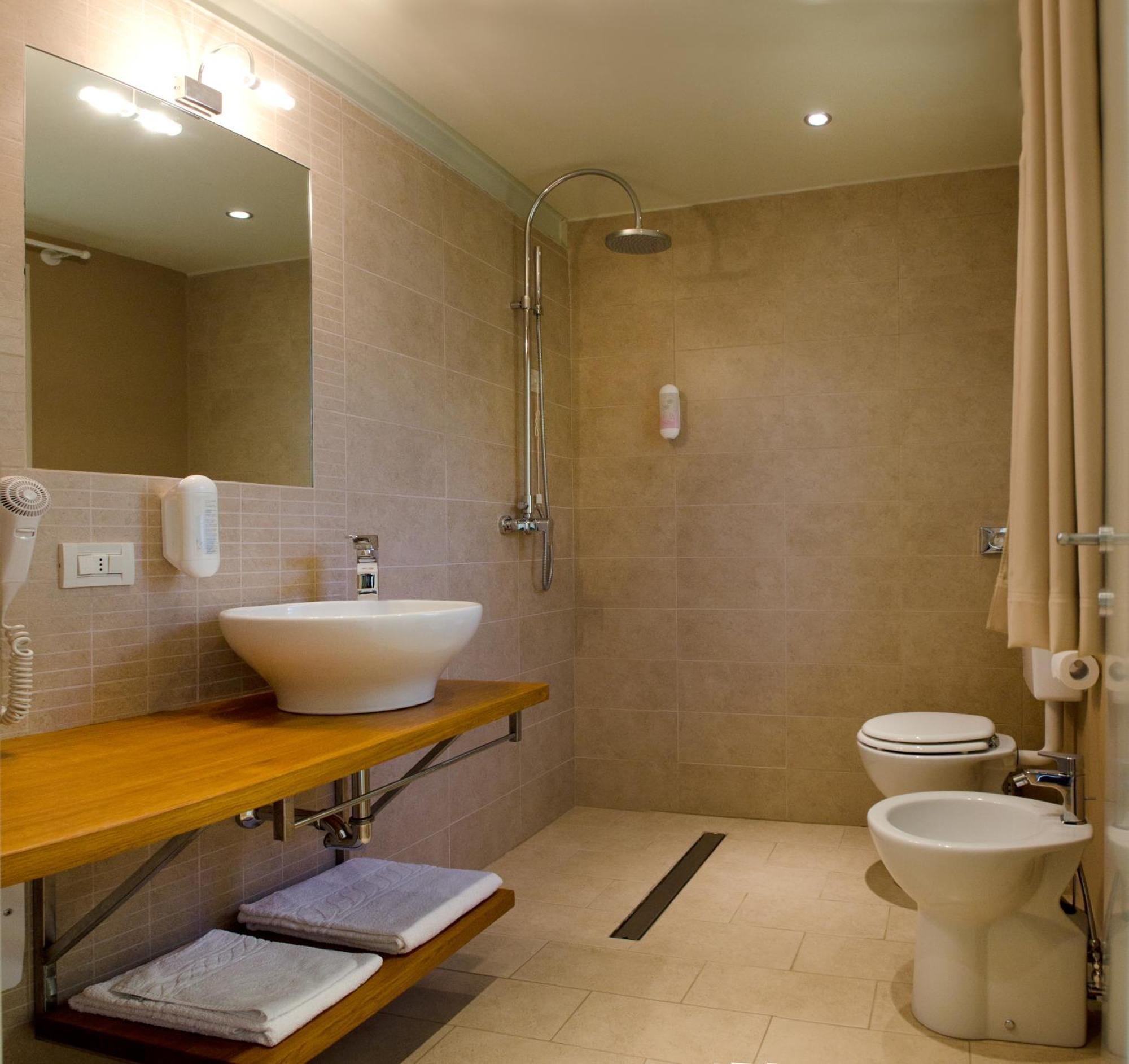 Osteria E Locanda Del Viaggiatore ルッシ 部屋 写真