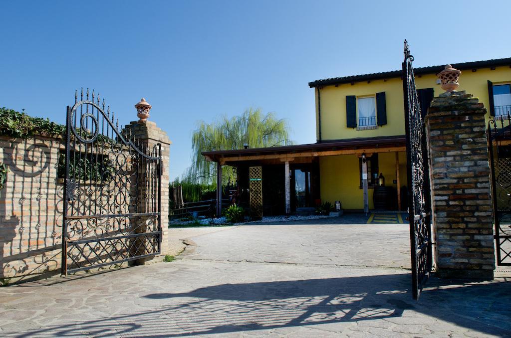 Osteria E Locanda Del Viaggiatore ルッシ エクステリア 写真